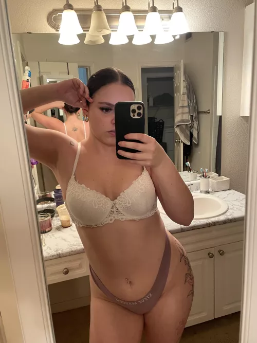 looking for fun😏😘 https://linktr.ee/daybaby99 by daybaby77