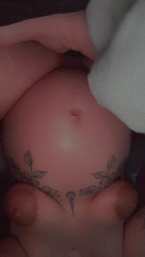 love my pregnancy bump by Miccbabyy