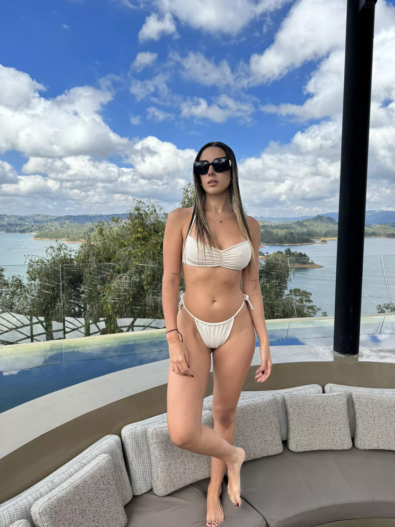 Melanie Alvarez H posted by louiebutton