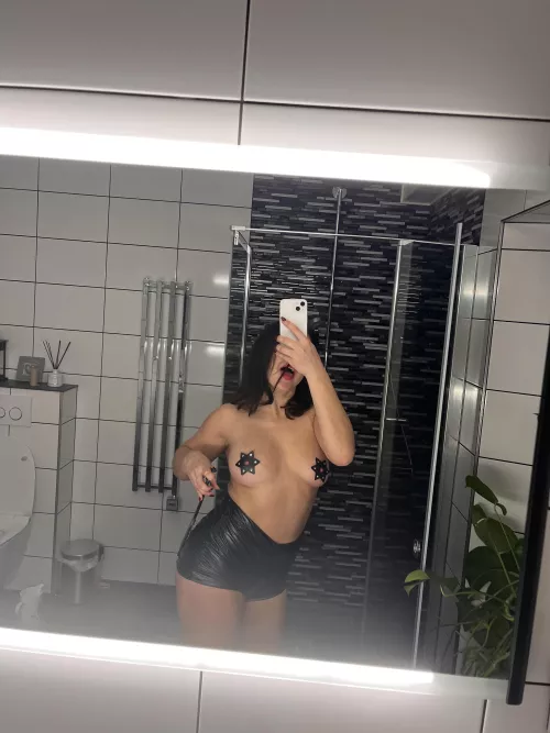 Mirror mirror on the wall by MarquitaDugger