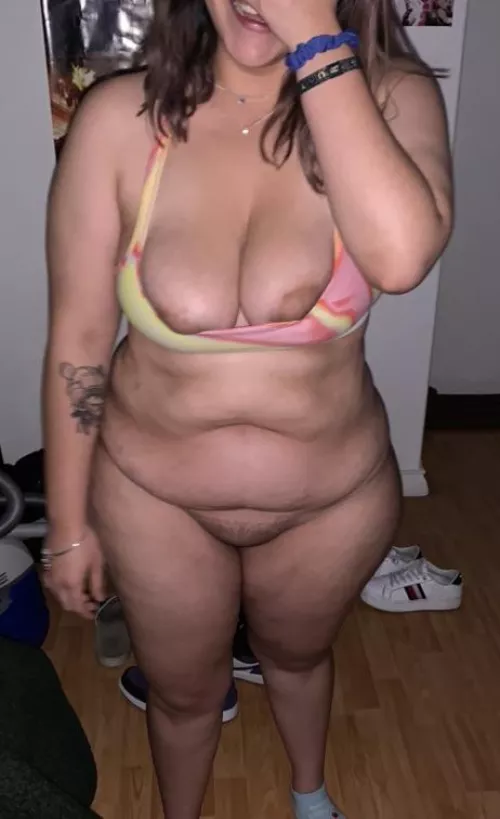 my top is a bit small by LatinaSexyyWitch