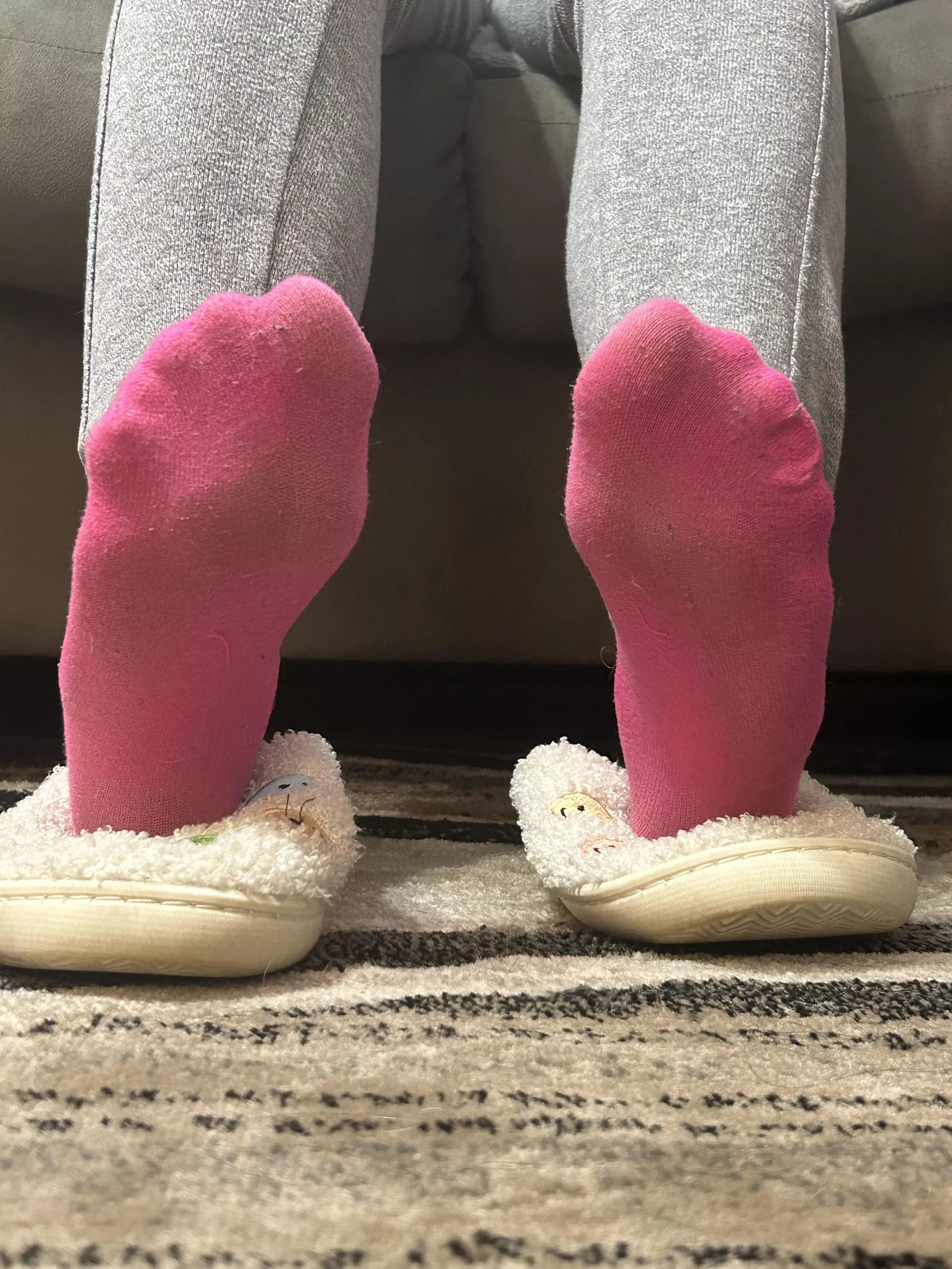 Oh how I love finishing off my socks in my slippers posted by thesockstress