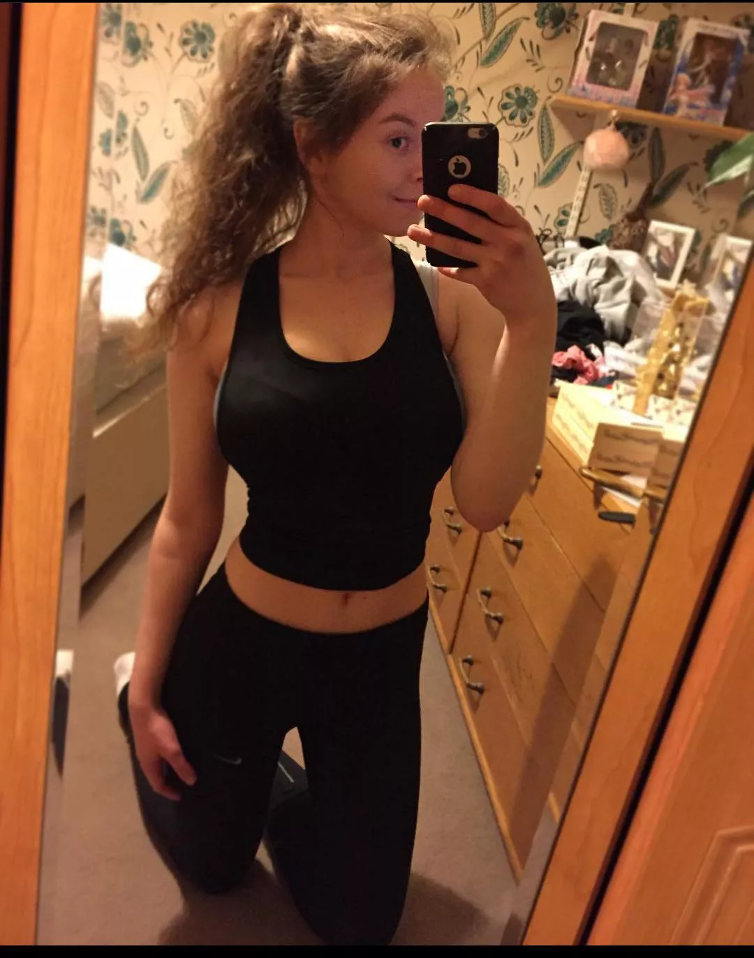 Quite the hefty sports bra posted by Hassieflassy