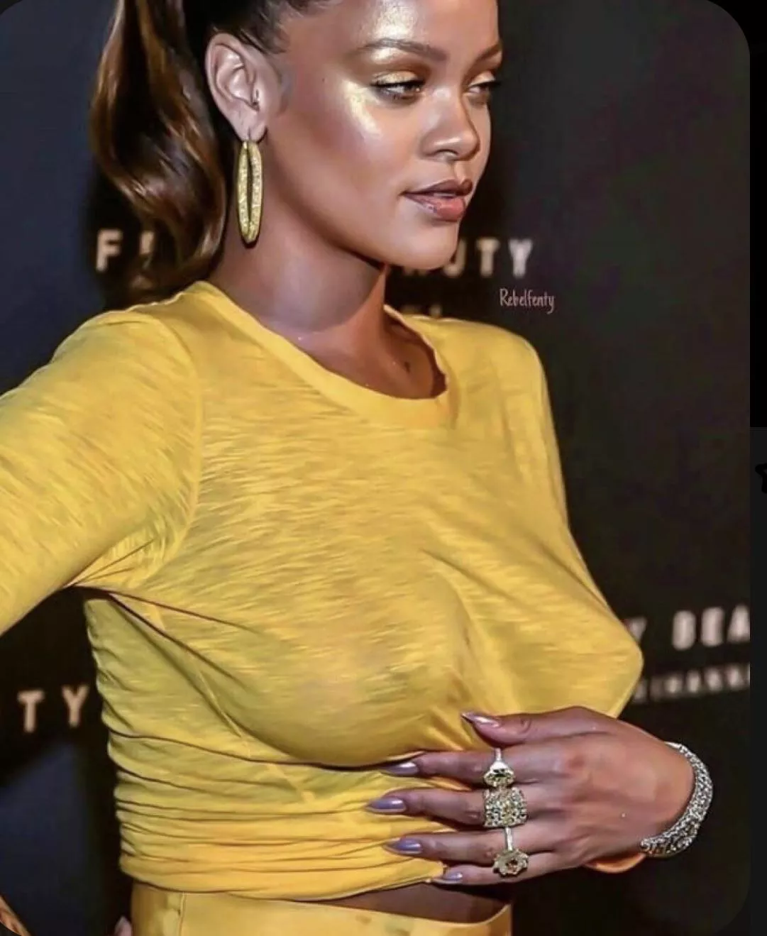 Rhianna posted by venalboss