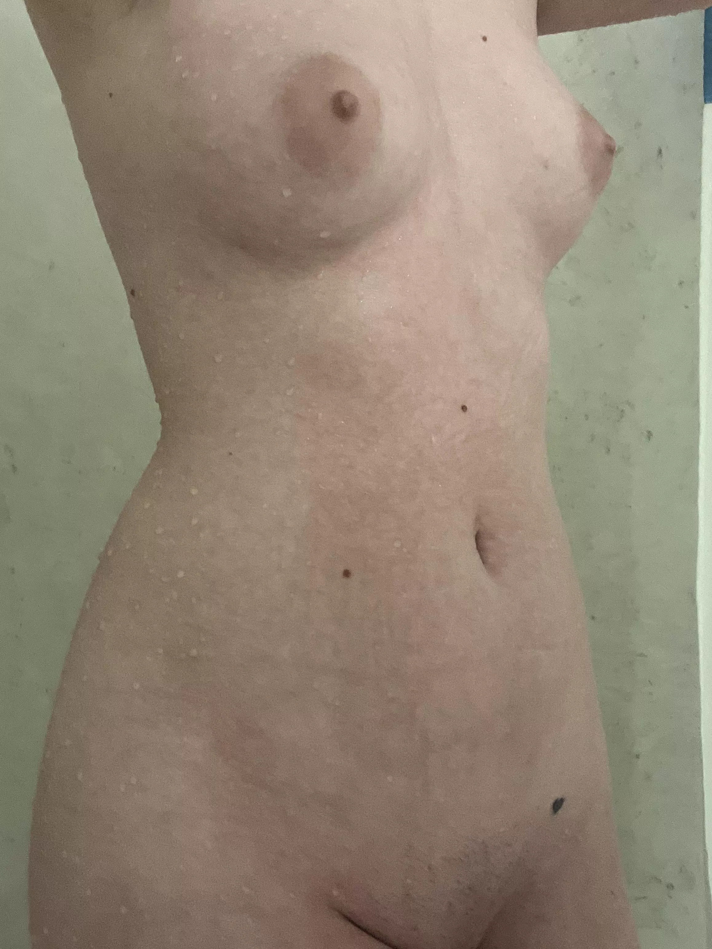 She’s such a hot piece of ass. Who agrees? Anyone want to tribute? posted by lookingaround1978