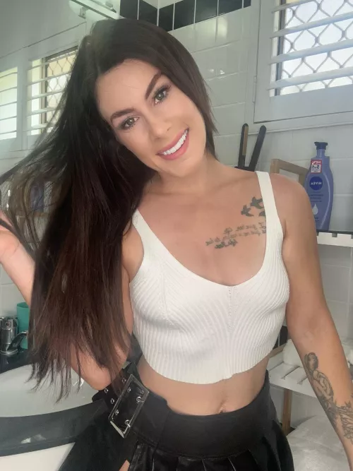 Sit back and chill with me by TheLuckyComedian