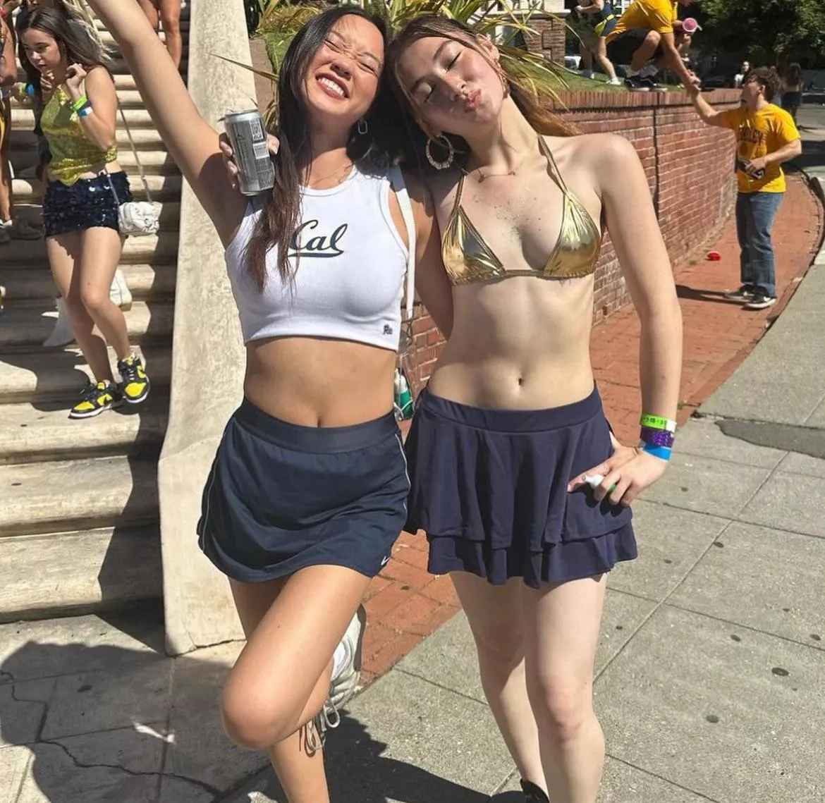 Smashing left or right? posted by TheBigWhiteCatcus