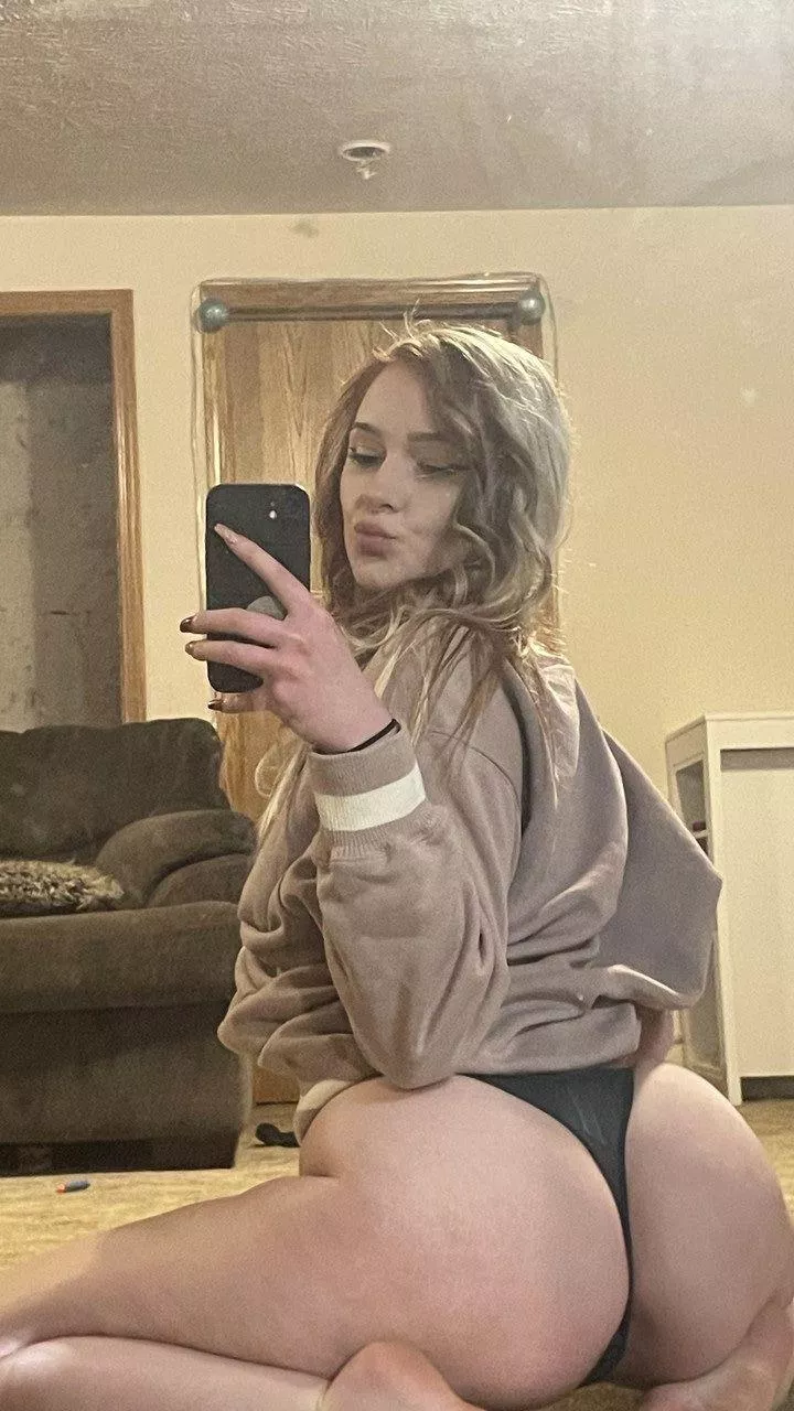 Sophia_m267 Snap me if u are bored I will send some.. posted by RemarkableTank4849