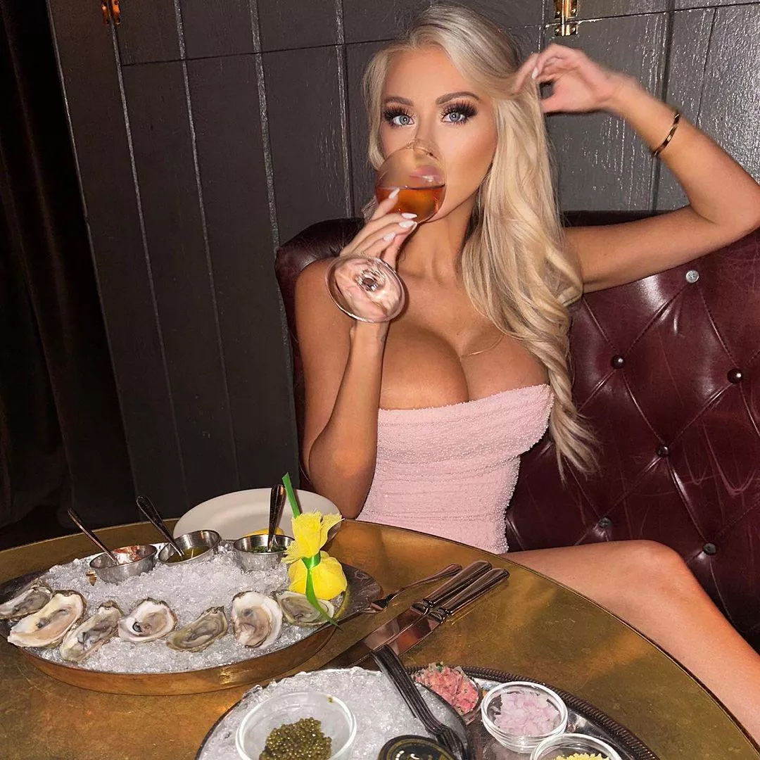 Trophy in pink posted by plokoludelah