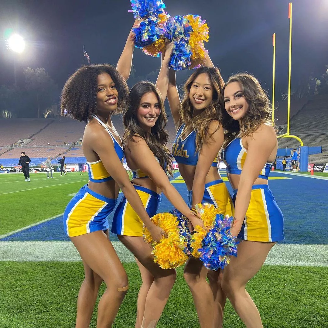 UCLA Cheerleaders posted by wakkaffx2