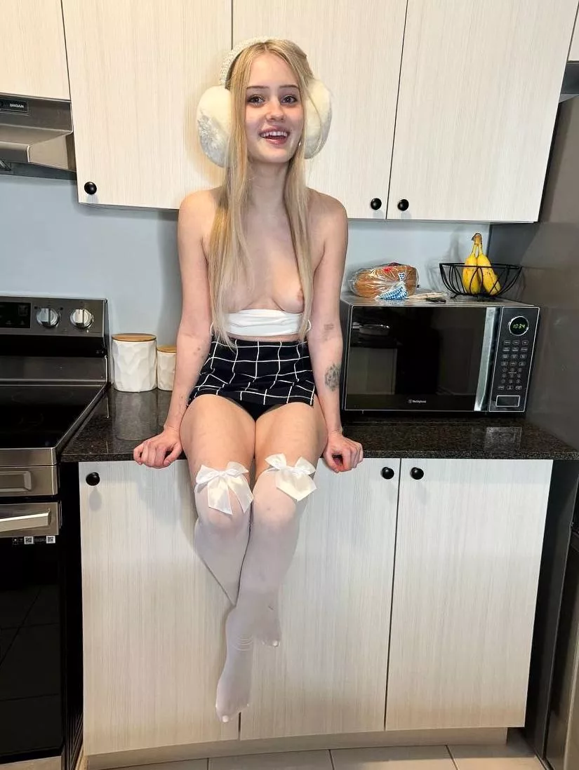 warming my tities out after a long walk from the snow posted by neskerabatim