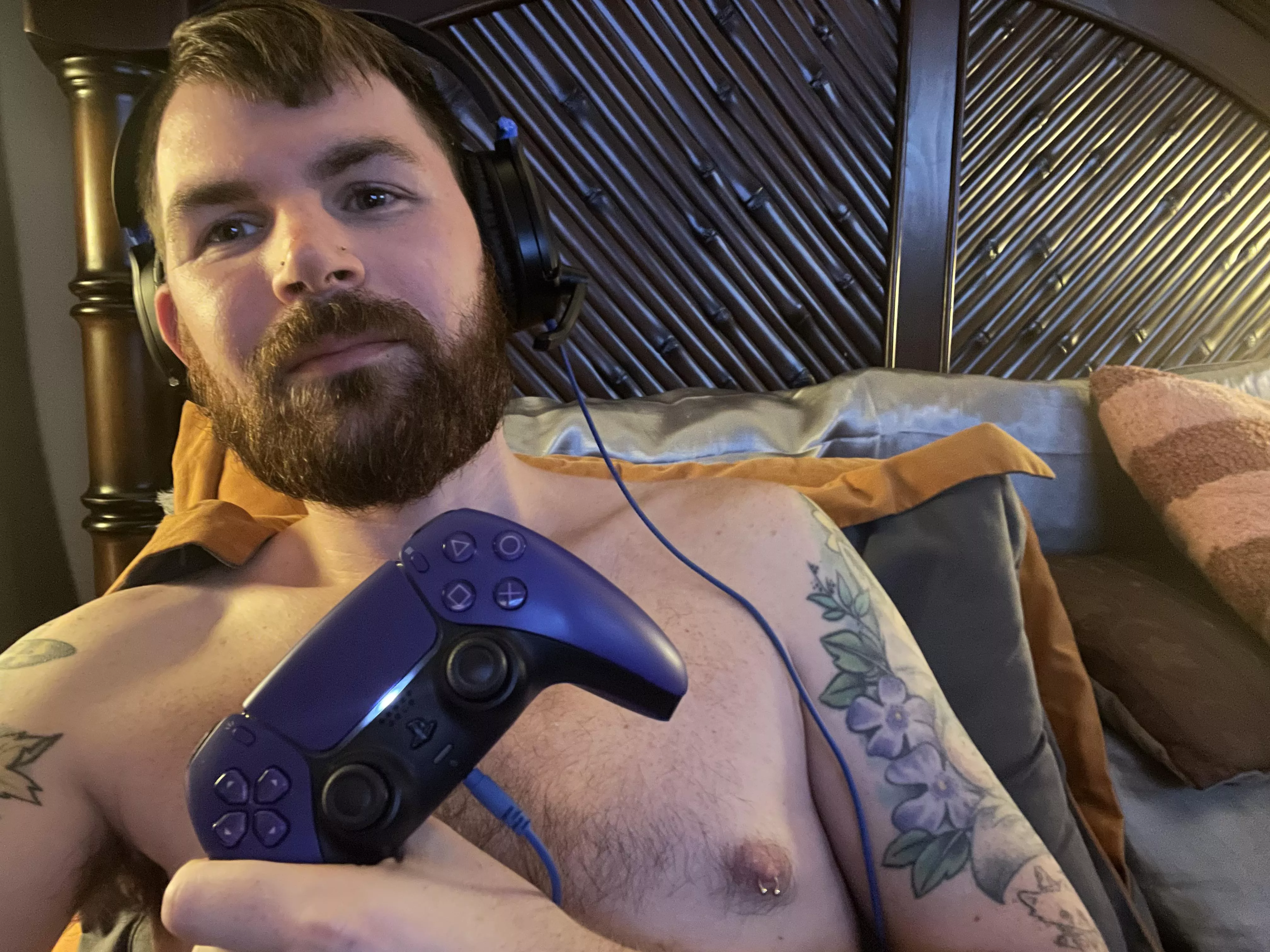 What games are yall playing? posted by jekyll_jacob