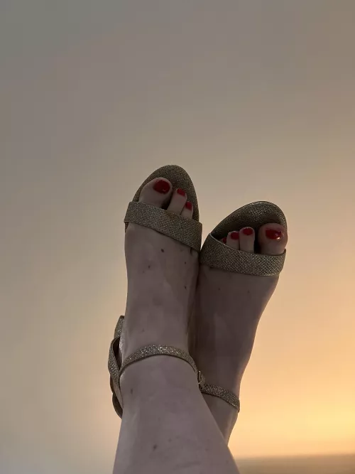 who likes a heel 💋👠 by FootFablesX