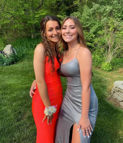 Wow she must be struggling being her friend by seranoon