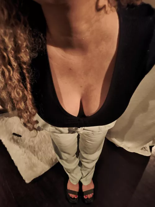 Appropriate for dinner? by LatinaCeltic