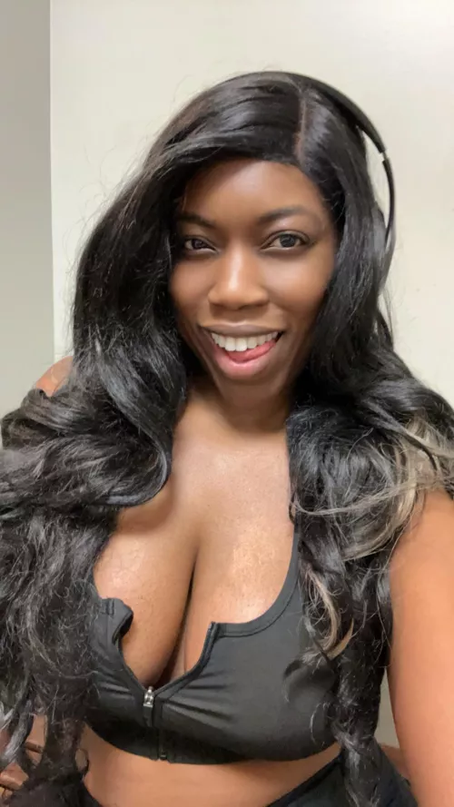 [F] 40 Gym cleavage is my favorite by foxybalboa23