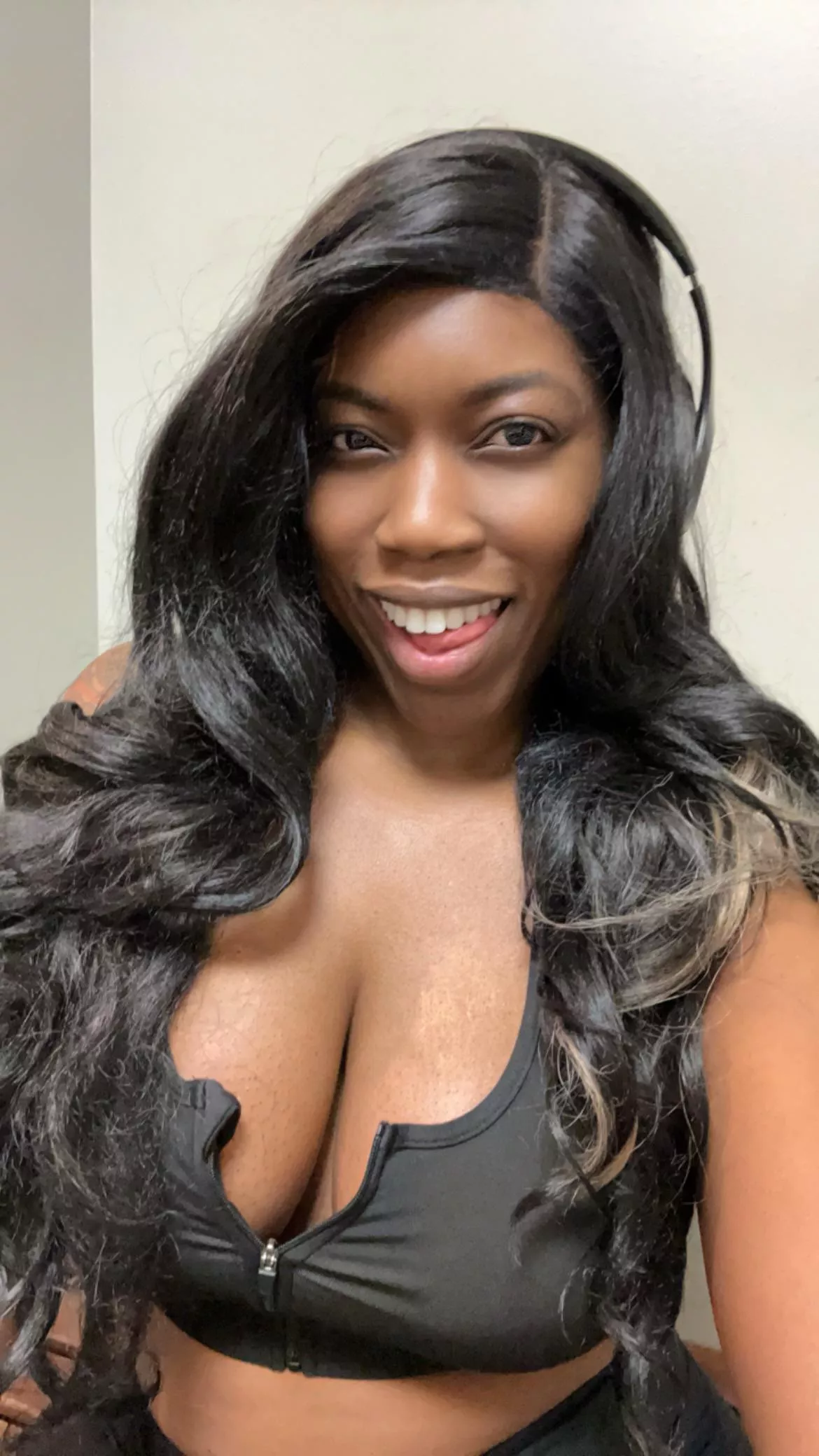 [F] 40 Gym cleavage is my favorite posted by foxybalboa23