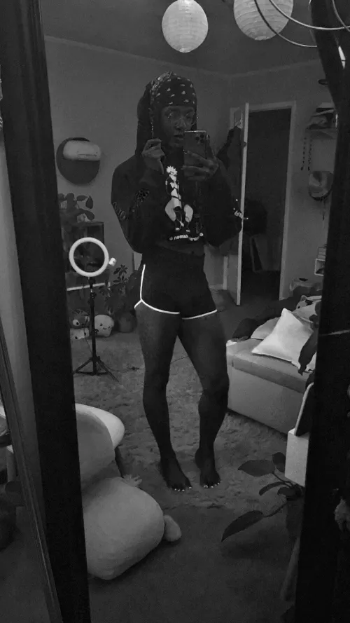 Hello, loves! Hope your day is going well🖤 by kurocane