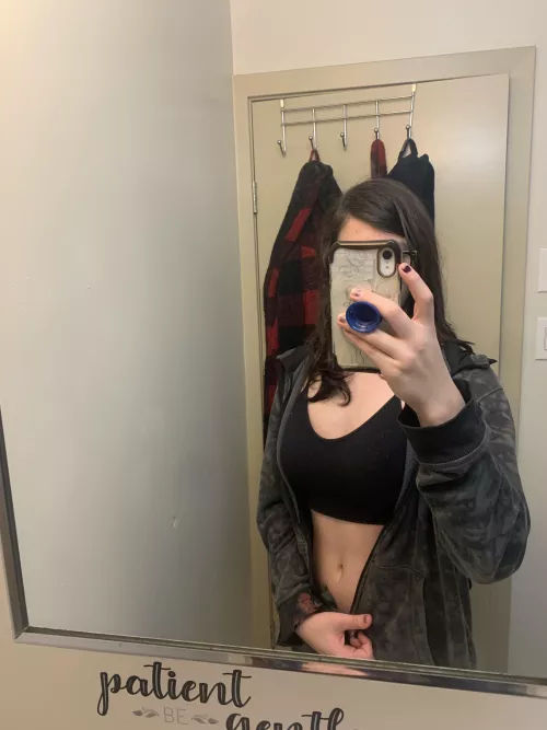 Hello there :3 by Small-Cockroach-7107