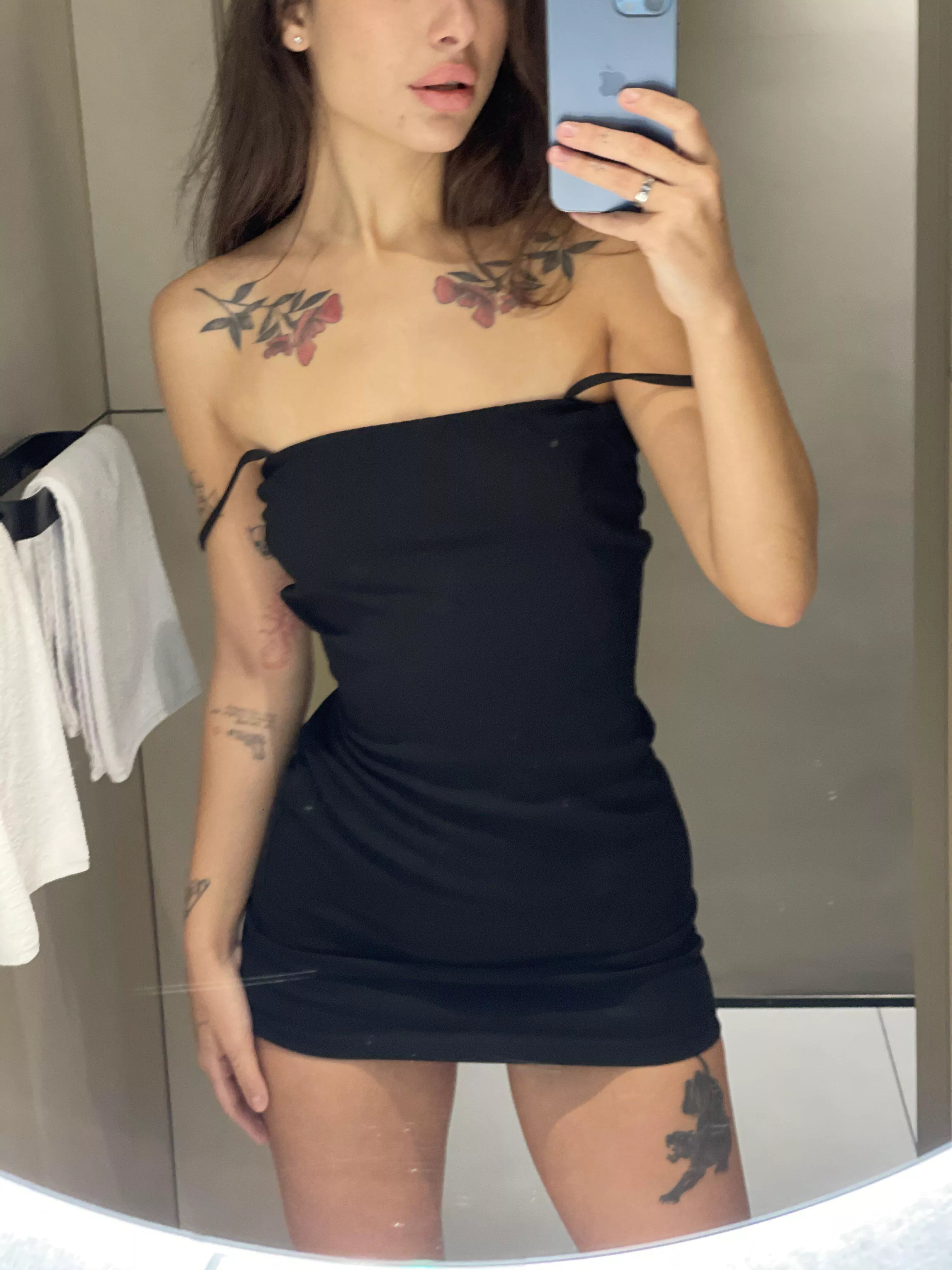 I'm absolutely love this dress, can take a pic's of it all day long posted by petalcharm