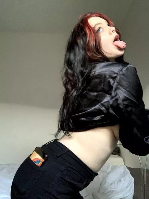 I’m single, and no nudes to send to… any takers?? by Crafty_Birthday1904