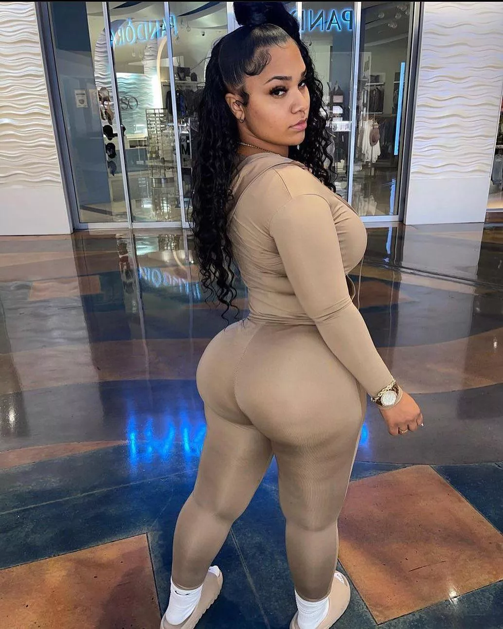 Juicy Donk posted by playhousericky