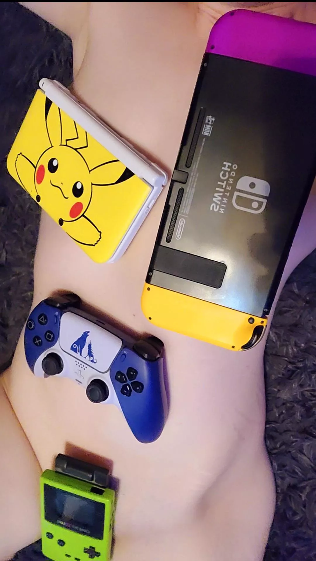 Lazy day with my all my toys. posted by MorguenMisco