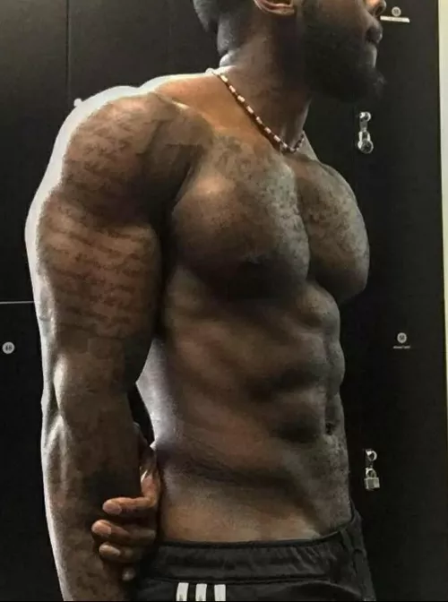 Look or touch? by hard_candy_1231