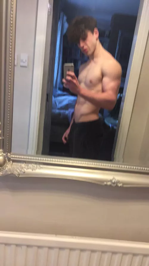 M20 looking for a submissive younger guy, add my snap e_conway1 by ComprehensiveFail788