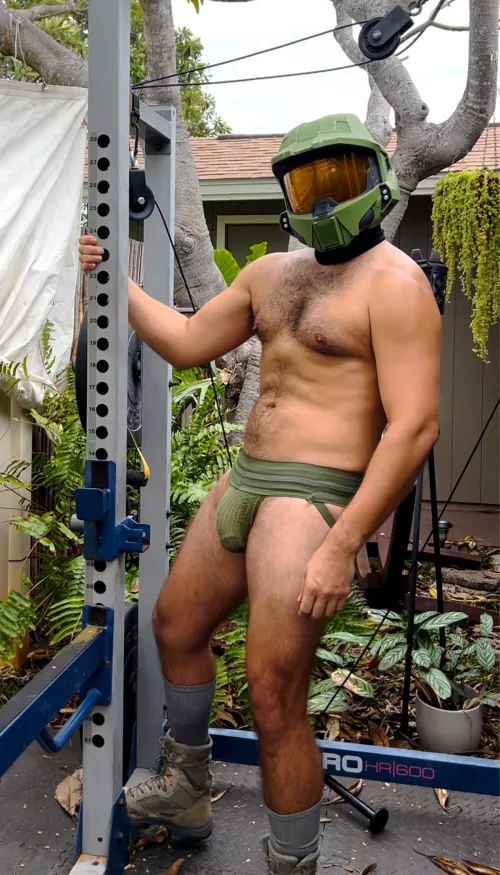 Master Chief just hangin around by homogymbro