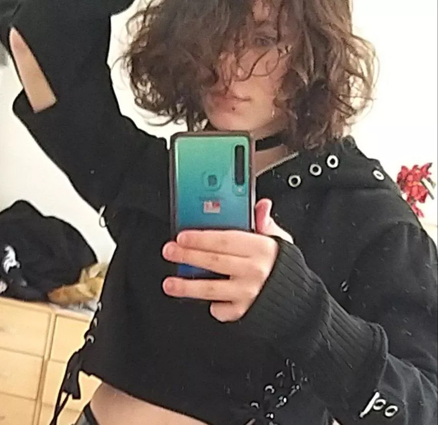 messy hair is my default look posted by fem_moth