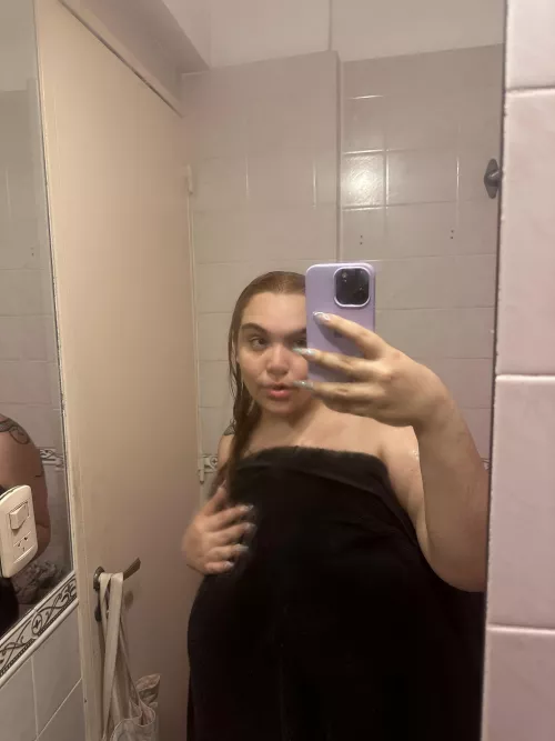 Mirror selfie 🤳 by honeyhotgirl