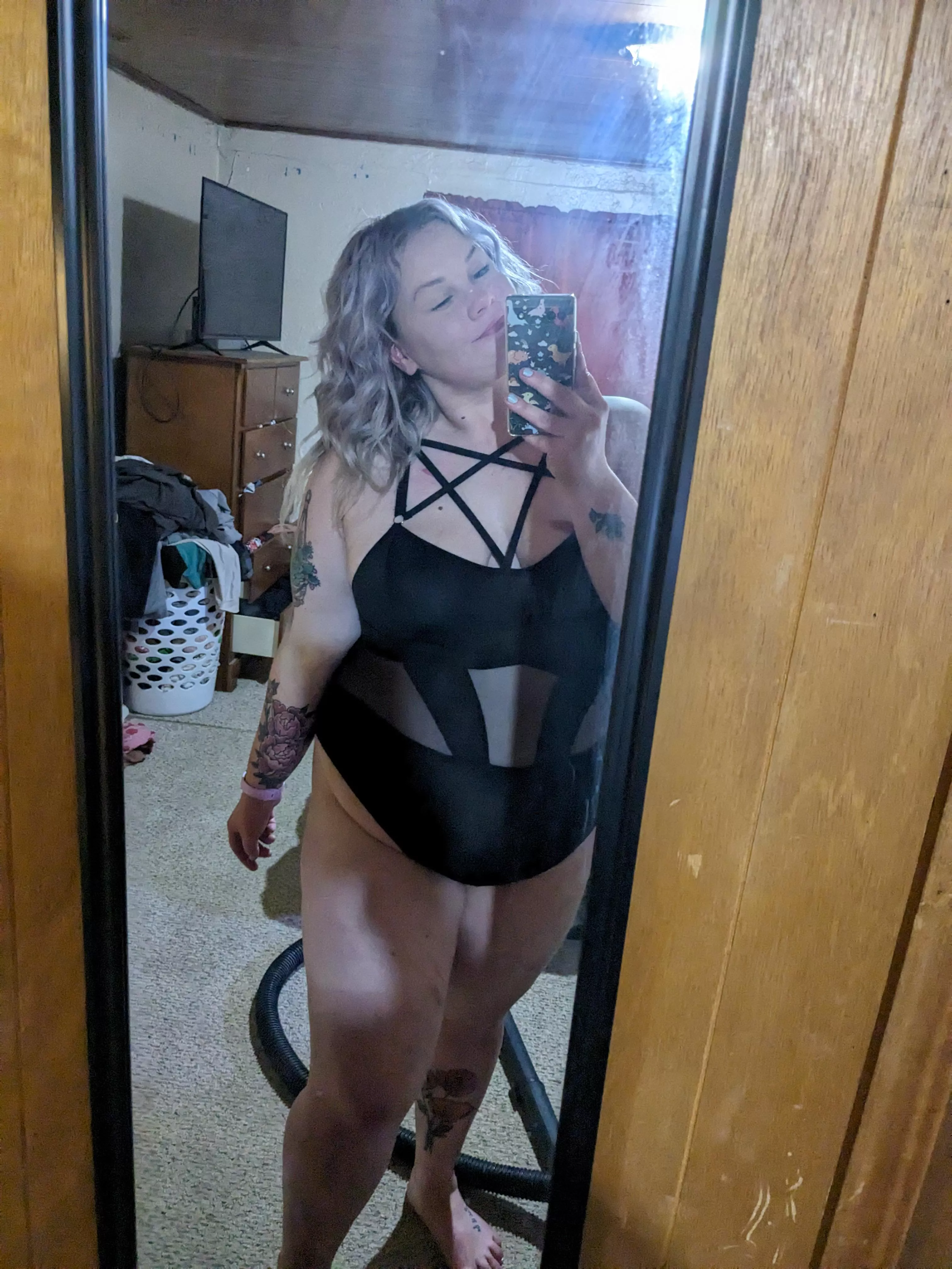 My very first time wearing lingerie 🖤 posted by SelectionContent6262