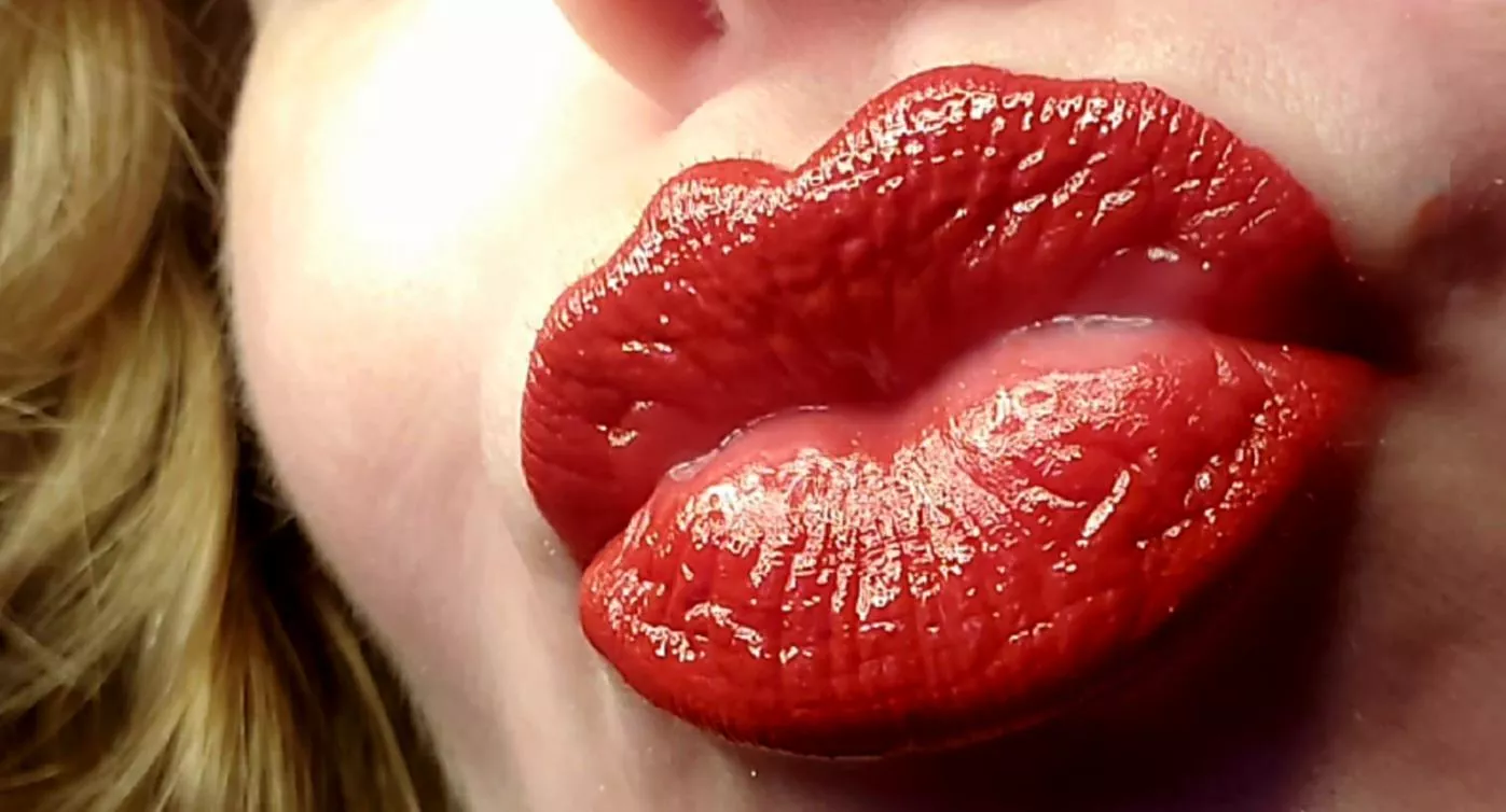 Naughty housewife posted by luvtheselipz