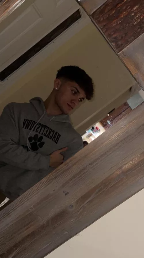 not sure I’m liking this haircut, feeling sorta insecure with the super short sides 🥺 by Irradiantz