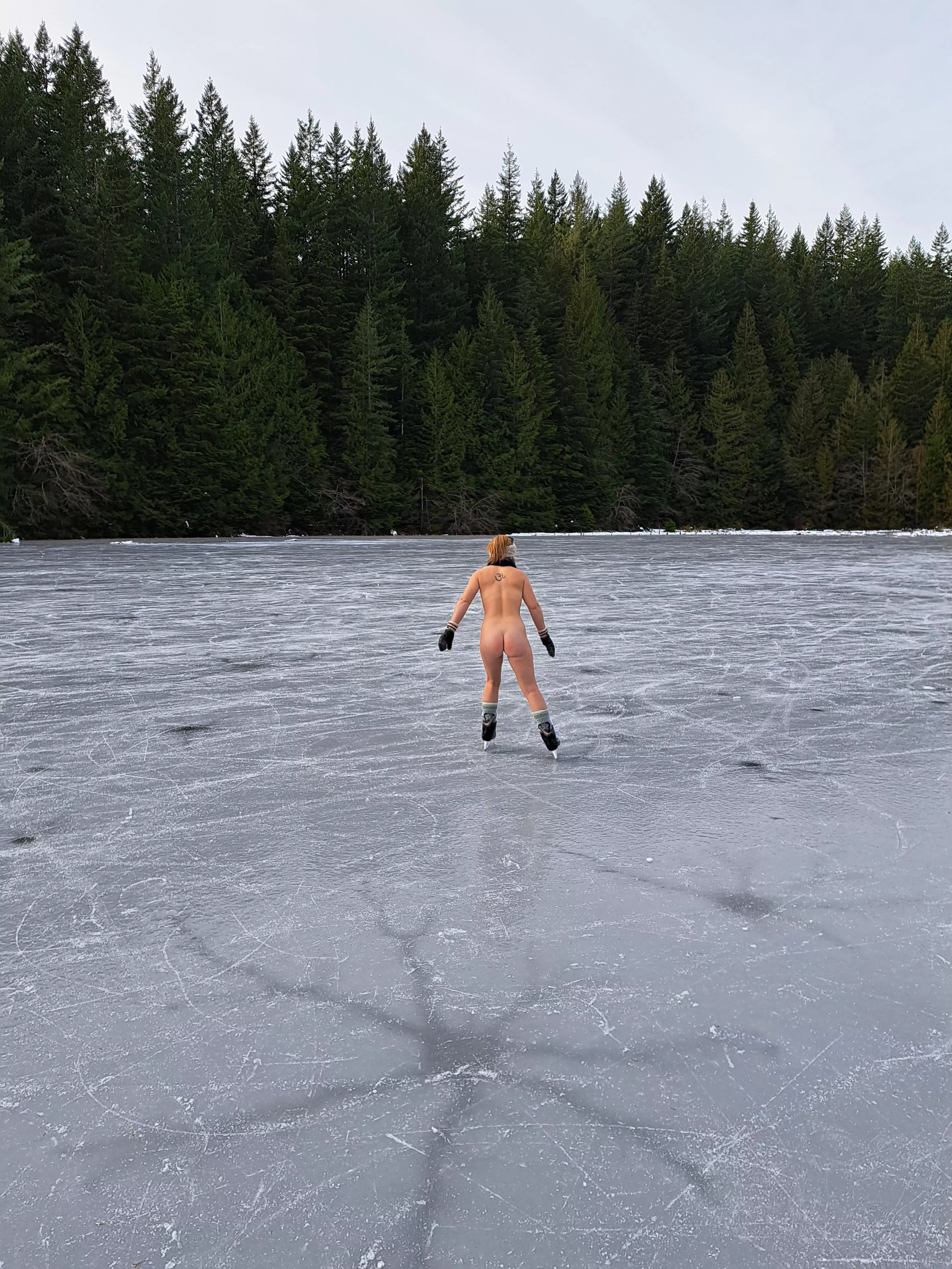 Nudist embracing winter posted by KinkyClimber1