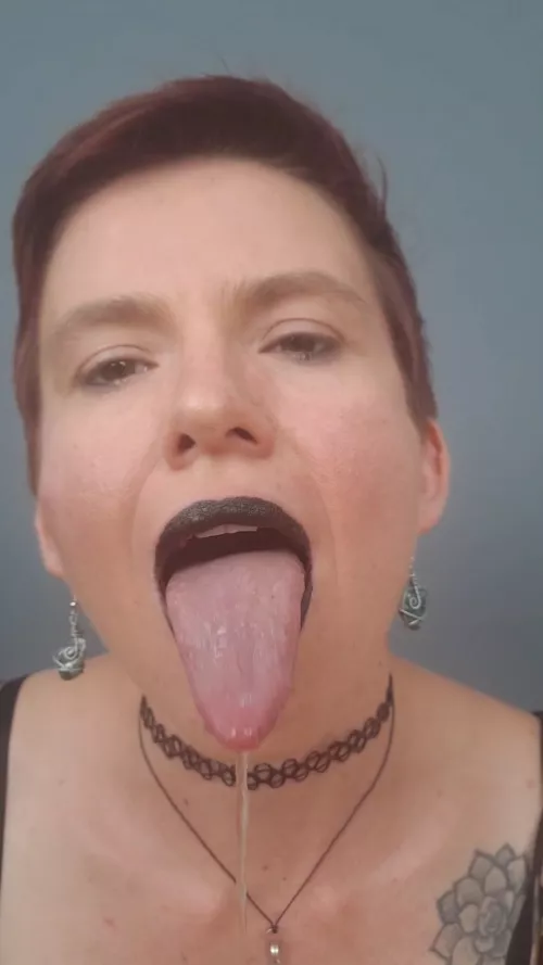 Short hair, long tongue 👅 by flickertwist