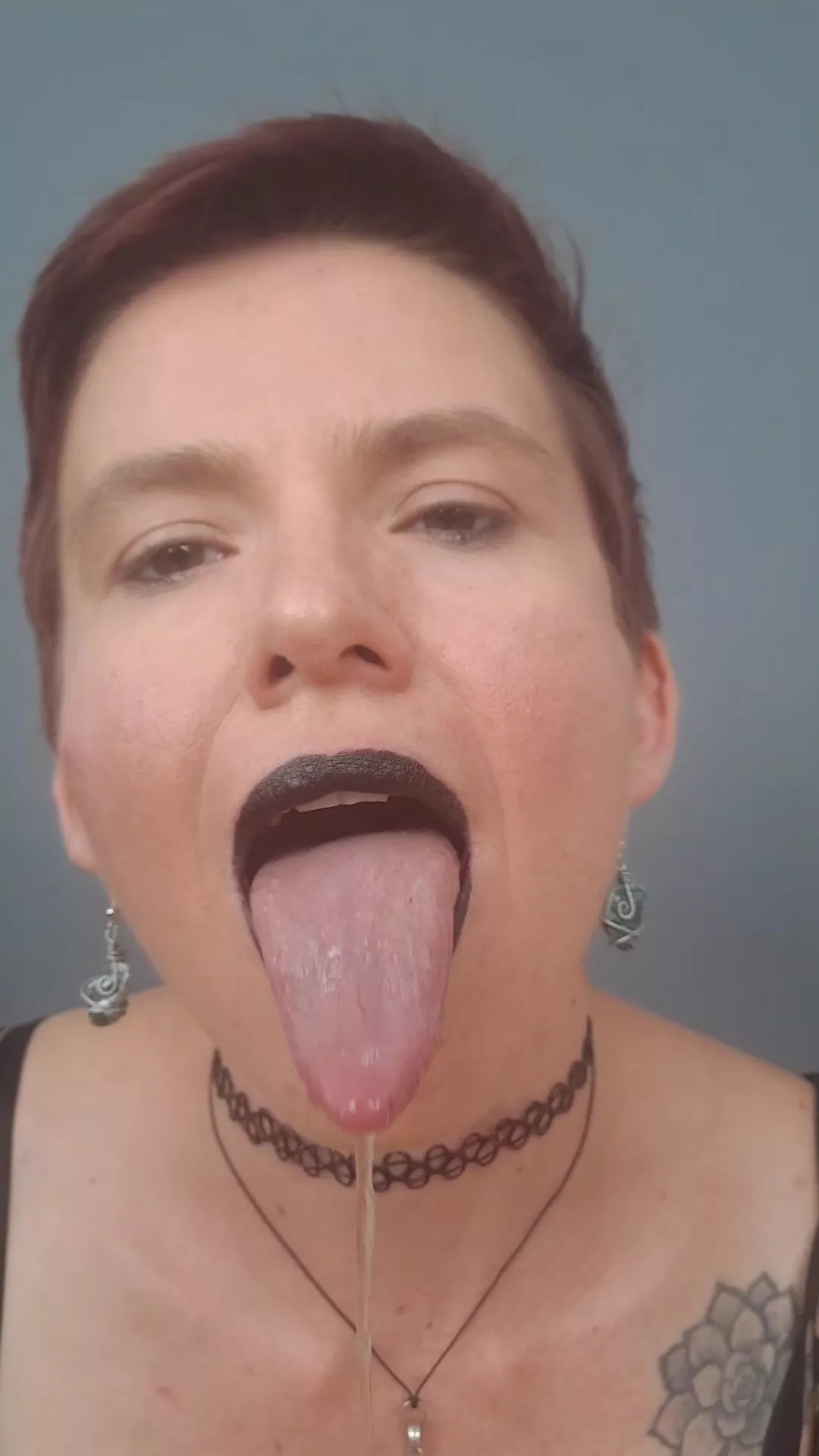 Short hair, long tongue 👅 posted by flickertwist