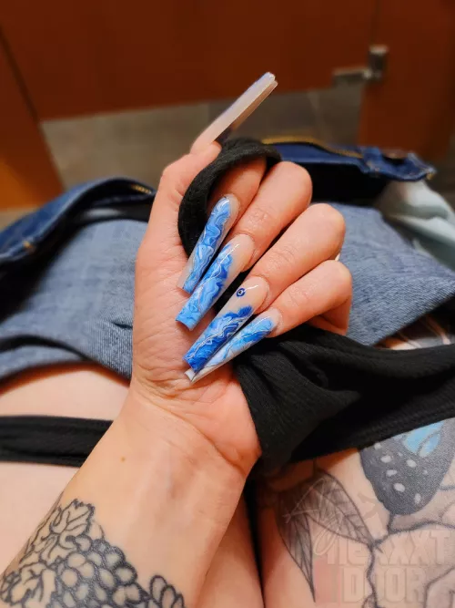 Spreading good vibes by alynexxxtdoor