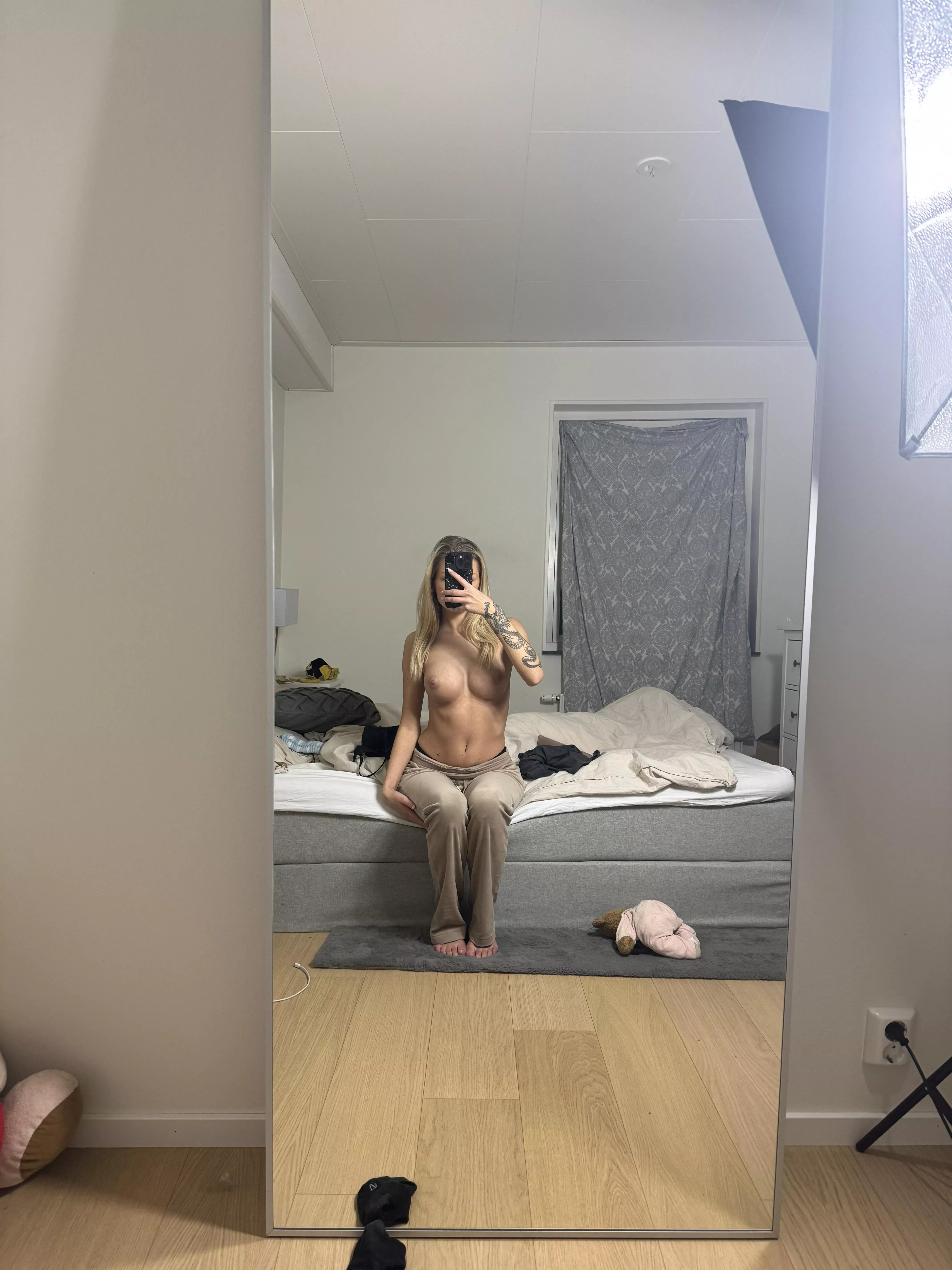 Trevlig helg 😘🥵 posted by RealOliviaBT