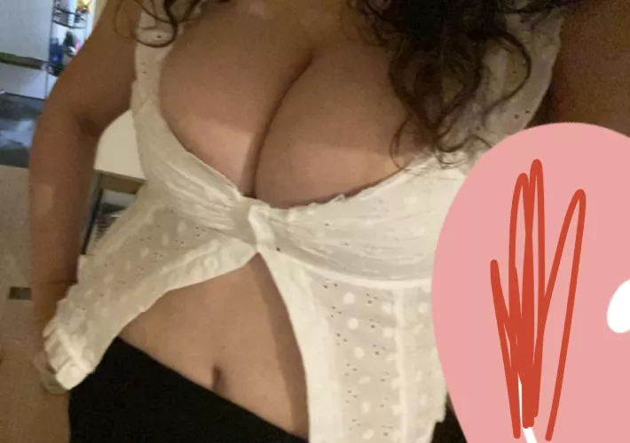 Upvote if you want to see my Middle Eastern tiddies! by Bunnytheplaygirlx