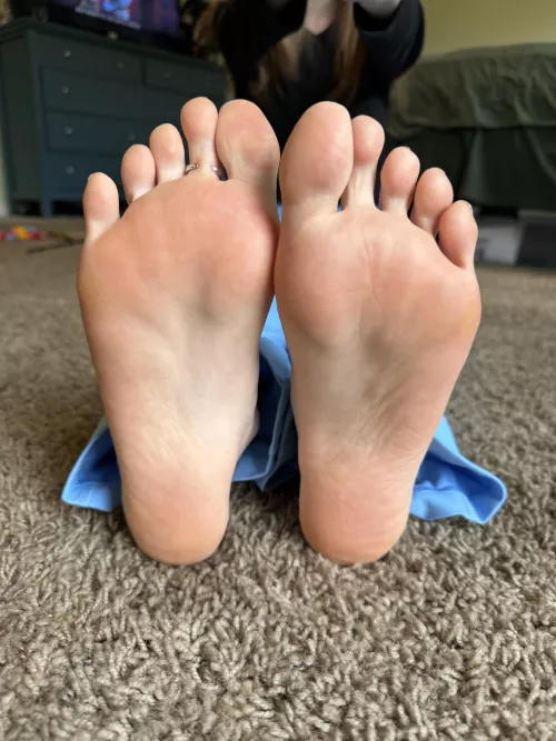 What would you rate my soles? by thepeachyfeet