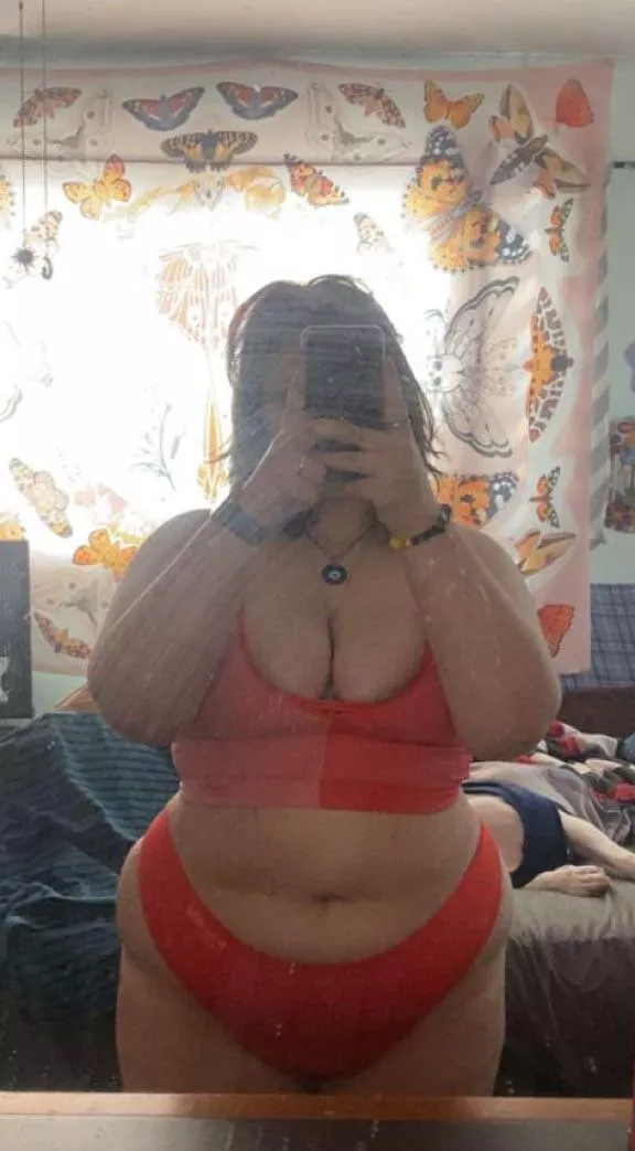 Who’s up and horny <3 (18F) posted by t0astyyy_