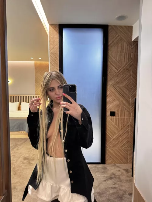 Why do people on the street turn to look at me by diana_flowerr