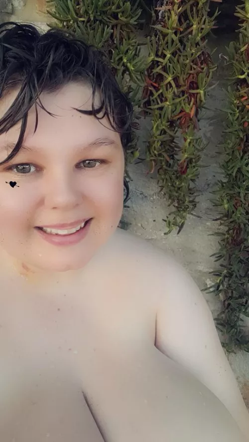 Yay for beachside greenery by snaphappyadventurer