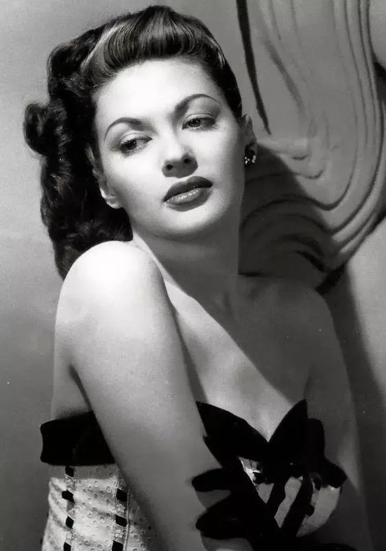 Yvonne de Carlo posted by UncleSquiffy