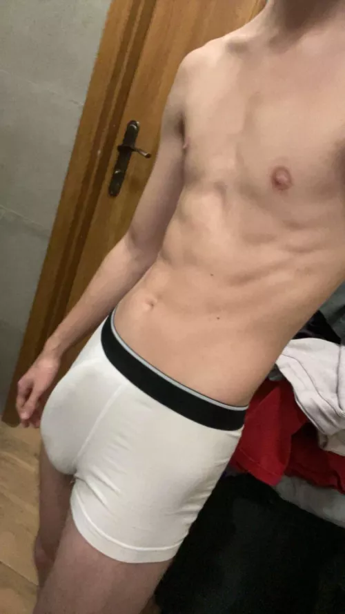 19 Poland looking for muscular/fit/public by Kakakapi