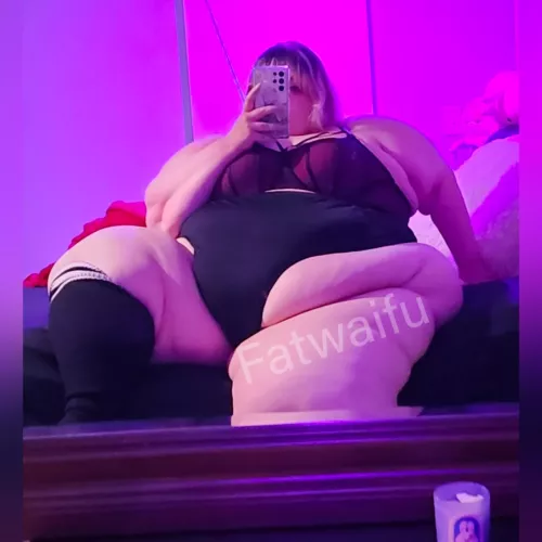 Am I on a bed or am i the bed? by itsbubblybooty