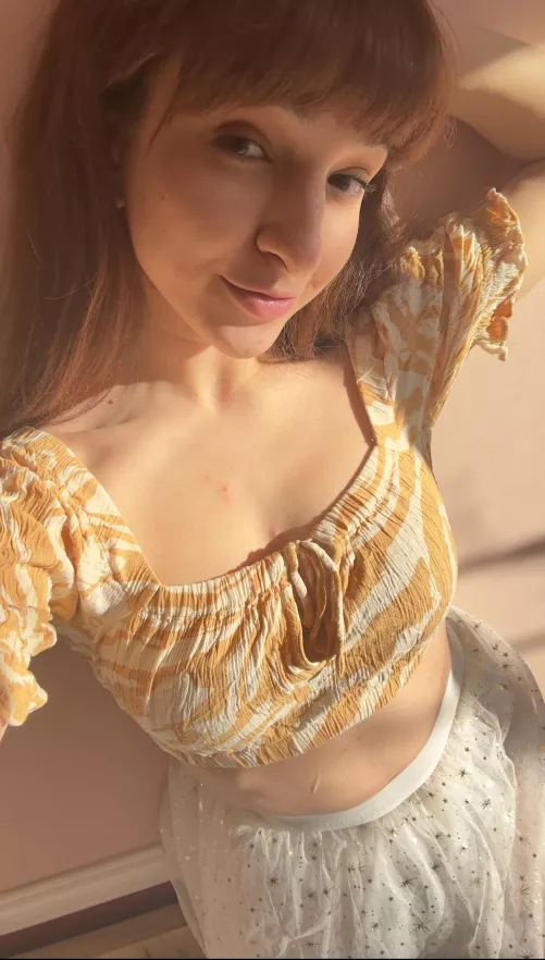 Anyone to kiss my belly? 😇 by Kheyrkhahog