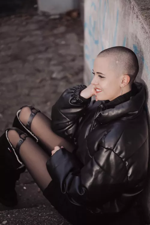 Anyone want me as a wife? by Lipstick_lovere